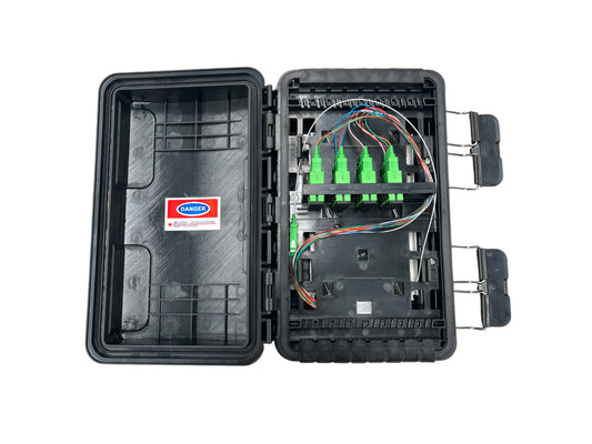 Caja de Distribución de Fibra Óptica para 24 Empalmes con 16 acopladores SC/APC simplex Exterior IP65 Color Negro